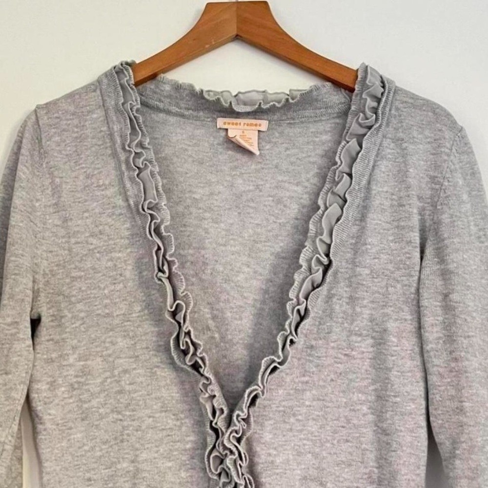 Sweet Romeo Light Gray Ruffled Cardigan‎ - Picture 3 of 6